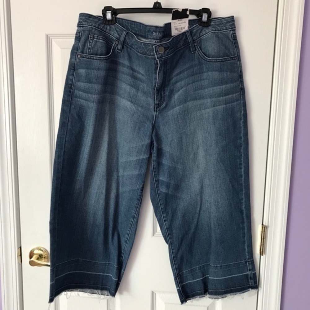 a.n.a Blue fray hem capris denim
